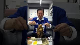 통화가 길어져서...이거 어떻게 먹지?