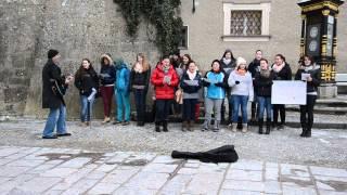 Children sing song in Salzburg Mozart Square