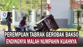 Cewek Tabrak Gerobak Bakso, Bikin Geram Netizen