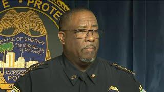 Uncut news conference: Officer investigating burglary grazed by bullet; suspect fatally shot, Ja...