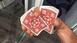 Shuffling cards with one hand