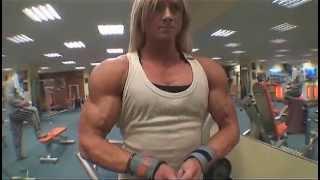 Female bodybuilder Katka Kyptova workout + posing in the gym