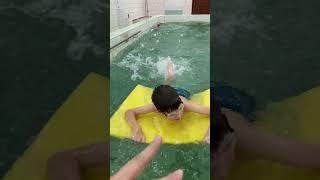Как научить ребенка плавать. Учимся держаться на воде и задерживать дыхание #плавать #какнаучить