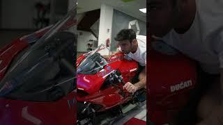 Luca Salvadori si allena sulla Ducati Panigale per il contest sul simulatore Moto Trainer. @motogp