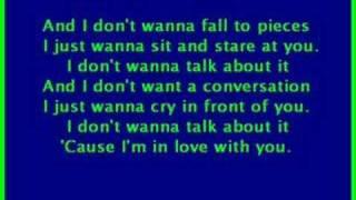 Avril Lavigne - Fall to pieces - KARAOKE