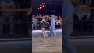 “PÉINATE y VÁMONOS” Selia  #dance #latindance #cumbia #music #pareja