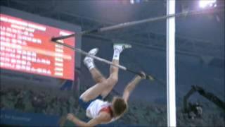 Dmitry Starodubtsev' pole breaks while pole vaulting at the 2011 World Championships