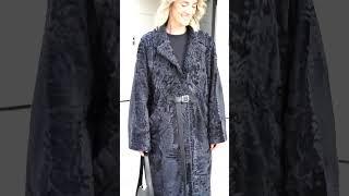 Пальто из каракуля Swakara формата oversize. Больше моделей на сайте greecefurs.ru