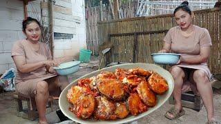 COOKING STEWED PURPLE EGG PLANT MIXED WITH TEMPE AND FRIED VEGETABLE BAKWAN