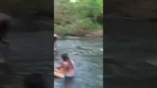 un rico chapuzón en este hermoso río