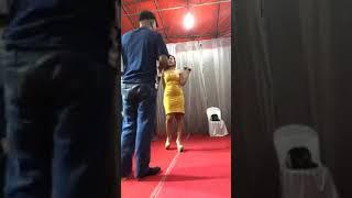 Duet Hot Dea Zautha_Dinding Kaca