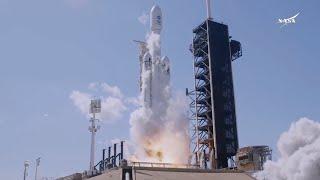 Blastoff! SpaceX Falcon Heavy launches Europa Clipper to Jupiter's ocean moon