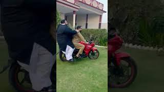 Bike se Girne Laga tha Junaid Awan na bacha liyaa #khanbaba #junaidawanjunni #strongfamily