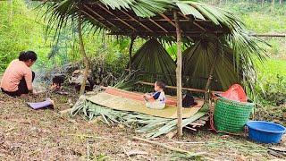 Single Mom Builds a Bamboo Hut and Lives in the Forest, Doing Whatever It Took to Support Her Child