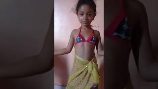 Mínima.  Dançando.