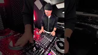 Is that him speaking? #r3wire #techhouse #housemusic #dj #scratch #studio #mashup #stereohype #djmix