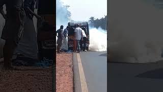 Thick white smoke from auto - rickshaw exhaust #engine #piaggio #autorickshaw #smoke #vandipranthan