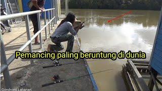 Seribu pemancing belum tentu bisa mendapatkannya!!! Pemancing paling beruntung di dunia