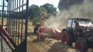 Fendt 108 mit Welger AP 45 und Ballenwerfer