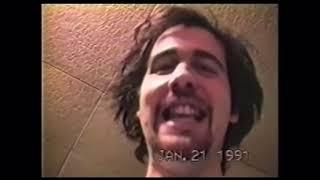 Krist Novoselic recording in Kurts apartment 1991 (rare)