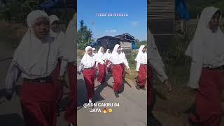 LATIHAN GERAK JALAN DARI PUTRI" SDN CAKRU 04 JAYA ️