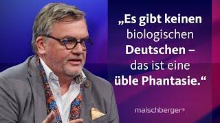 Hape Kerkeling: Überraschende Ahnenforschung und seine Sorge um die Demokratie | maischberger