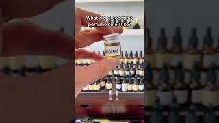 What does Cleopatra's perfume smell like?