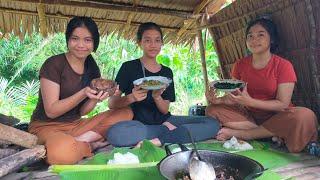 Gadis Dayak Masak Salai Hasil Berburu dan Sayur Ladang di Pondok