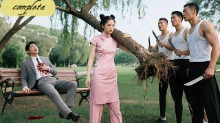 ¡Chica mágica súper fuerte arranca árbol para salvar un hombre! ¡sin saber es CEO enamorado de ella!