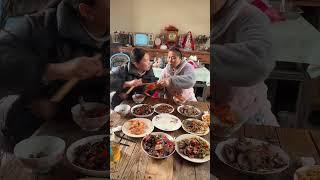 Today, my cousin from the countryside came to visit my home again. Share rural food. My rural li