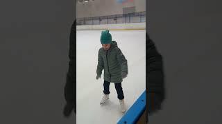 Первые попытки на коньках#коньки#каток#рас#аутизм