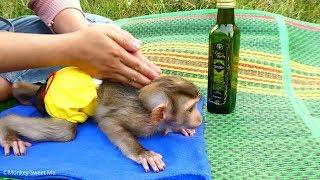 Oh Sweet-To Feel Comfort Mommy Massage To Baby Sweet-To With Olive Oil At Green Grass