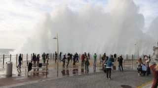 Grosse vague à Donostia, San Sebastian, Roman Tatarov, Pays Basque, огромная волна в Сан Себастьяне