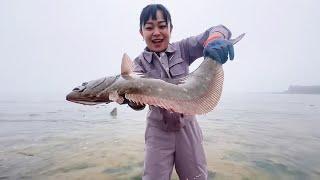 We caught a giant halibut! The whole family can't finish it all!