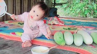 The difficult life of a single mother and child every day