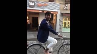 Fabrizio Corona cade in bicicletta #shorts