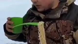 Холодно.лапша замёрзла.