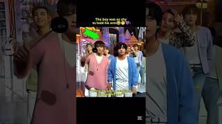 When V told Jungkook to hold his arm️#bts #btsmember #kpopedit #kpop #btsshorts #viralvideo #fyp
