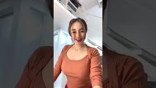 Nuke Ardila asik di dapur TikTok Live