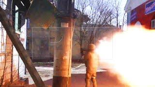 A Russian Marine fires what appears to be an RPO-A Shmel in Mariupol - Ukraine War