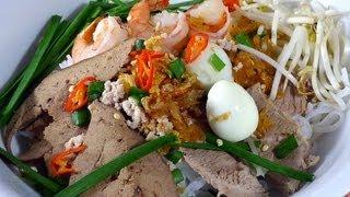 HU TIEU - Rice Noodle with Pork and Seafood Recipe | Helen's Recipes