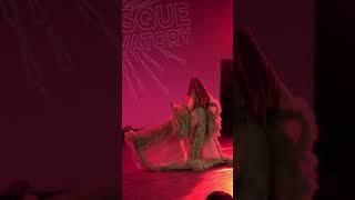 How to make a Burlesque Entrance | #burlesque #performer #showgirl #burlesquedancer