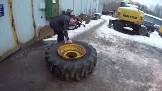 РЕМОНТ колеса погрузчика JCB при ПОМОЩИ ВЗРЫВА Одеваем 28 радиус на диск