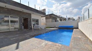 €415,000- 5 bedroom, 4 bathroom detached villa in Villamartin.