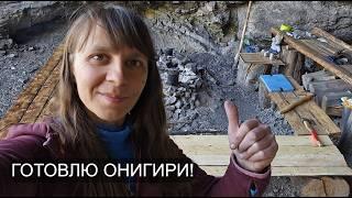 ALONE I'M BUILDING FURNITURE IN THE TAIGA.I'M LIVING FOR 4 DAYS IN A BIG GROTTO! I'M COOKING ONIGIRI