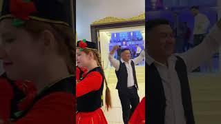 Узбекский танец Россияда/ Рус кизлар уйнашияпти/ #dance #funny #music #rek #travel #wedding