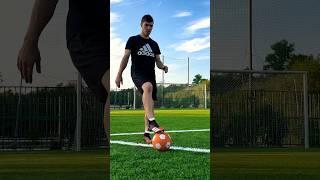 УДАР В БУТСАХ С ШИПАМИ ПО KICKERBALL