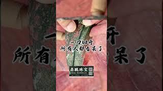 2800000拿下的翡翠原石，一刀切出满色帝王绿，现场方圆十里围得水泄不通，都惊呆了 #翡翠原石 #緬甸翡翠 #jade #翡翠原石直播 #玉