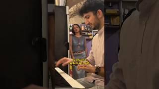 Mi fingo un pianista principiante con persone a caso #prank #divertente #scherzo #piano