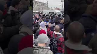 Москва 23/01/21. ОМОН хаотично избивает мирных граждан. Массовое необоснованное применение дубинок